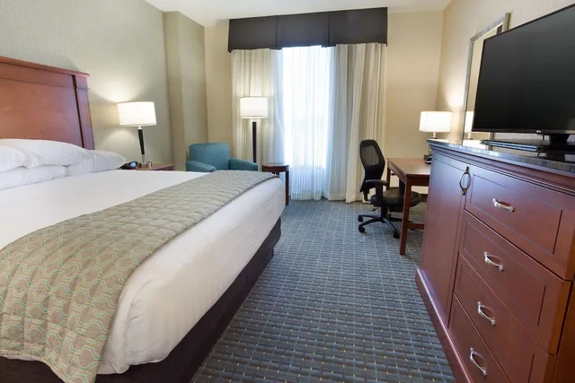 غرفة بسرير كينج، Drury Inn and Suites Burlington 1/4