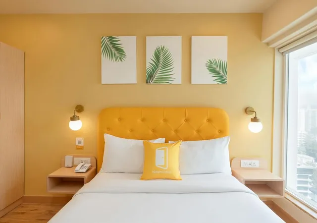 Standard, Queen Bed, Bloom Hotel - Saki Vihar Powai 3/3
