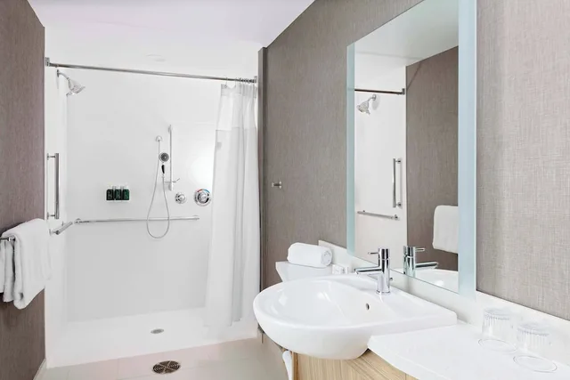 جناح بسرير كينج مع سرير سحّاب إضافي، SpringHill Suites by Marriott Kansas City Plaza 3/5