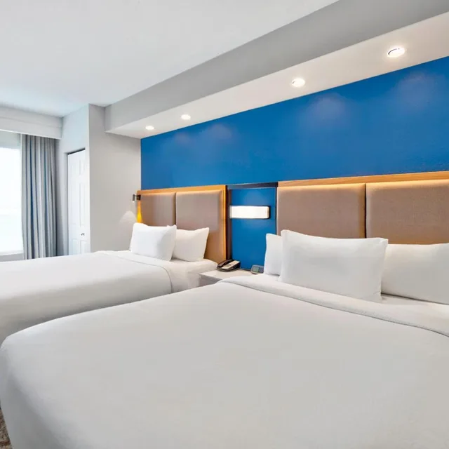 جناح بسريرين كوين مع سرير سحّاب إضافي مع أريكة لذوي الإعاقة، Springhill Suites By Marriott Erie 1/6