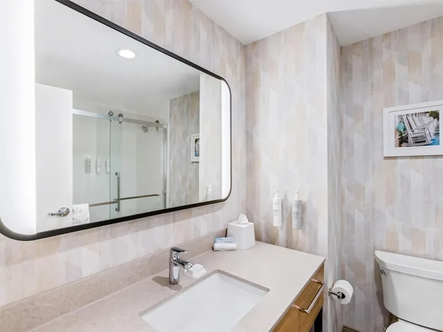 جناح بسرير كينج بمطبخ، Hampton Inn St Ignace Lakefront Mackinac 3/3