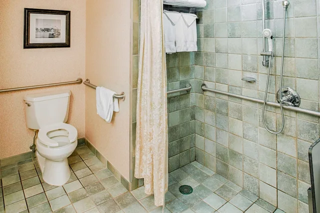 Suite, 2 King Beds, 2 Bathrooms, Accessible، Embassy Suites By Hilton Portland Downtown 2/3