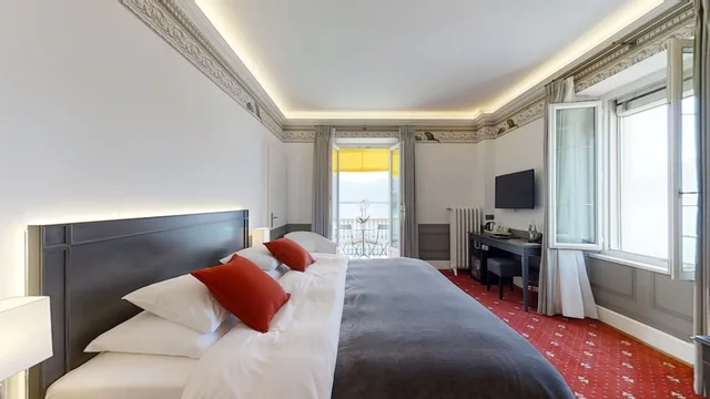غرفة سوبيريور ديلوكس بسريرين منفصلين بإطلالة على البحيرة بشرفة، GOLF HOTEL RENE CAPT 1/5