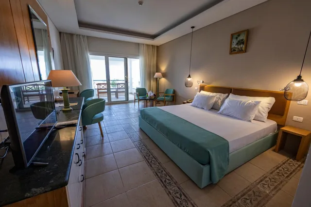 غرفة بسرير كينج بإطلالة على البحر، Lahami Bay Beach Resort And Gardens 3/5