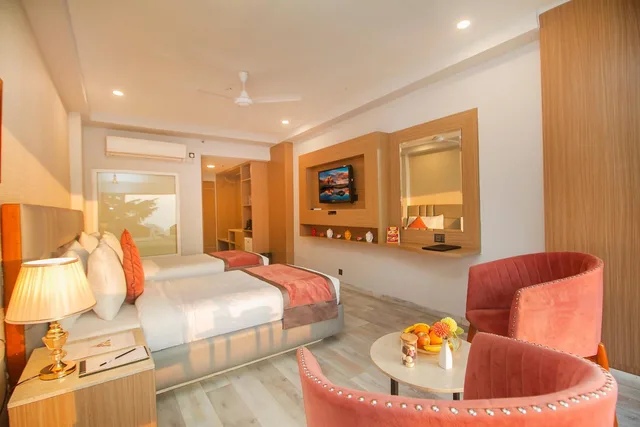 Superior Room with Mall Road View، Amritara Surya, Mcleodganj 2/2