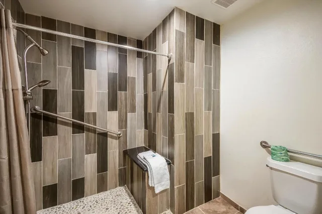 1 King Bed - Mobil Acc Ri Shwr Nsmk Kitchen، Studio6 Huntsville, TX 7/9