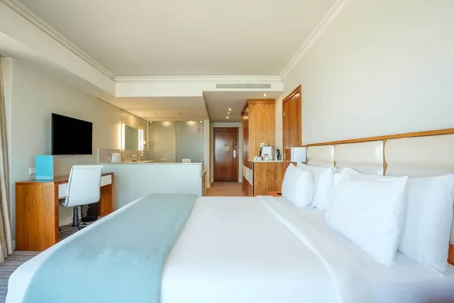 Mountain, King Bed, Sea View، Blaauwberg Beach Hotel 1/10