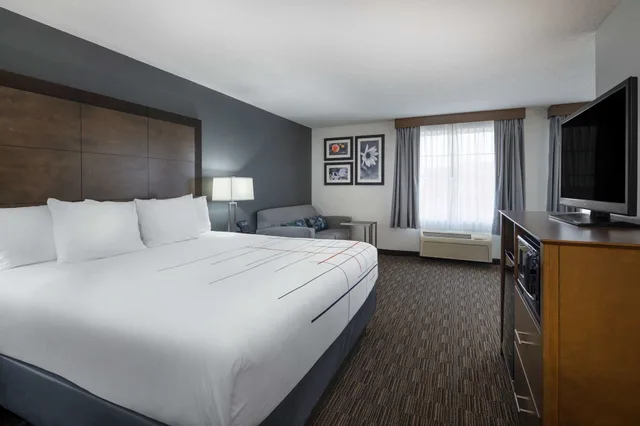غرفة بسرير كينج لذوي الإعاقة، La Quinta Inn & Suites by Wyndham Atlanta Douglasville 1/7