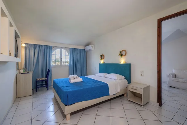 Family, 1 Double and 3 Single Beds، Porto Koukla Beach Hotel 4/10