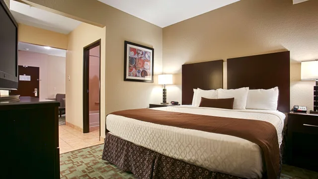 جناح بسرير كينج، Best Western Plus Eastgate Inn & Suites 5/7