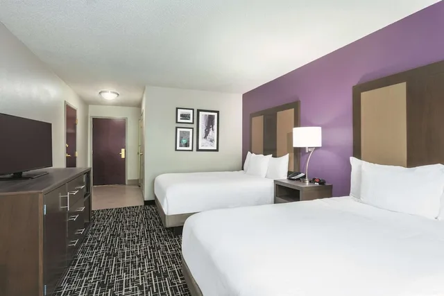 Room, 2 Queen Beds, La Quinta Inn & Suites by Wyndham Covington 3/9