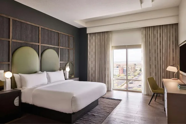 جناح كلوب بسرير كينج، Renaissance Phoenix Glendale Hotel And Spa 3/10