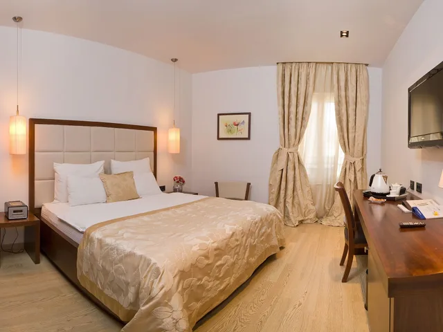 غرفة ديلوكس بسرير مزدوج، Marmont Heritage Hotel 1/10