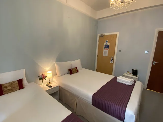 غرفة ثلاثية بسرير مزدوج وسرير فردي، Lancaster Court Hotel 1/10