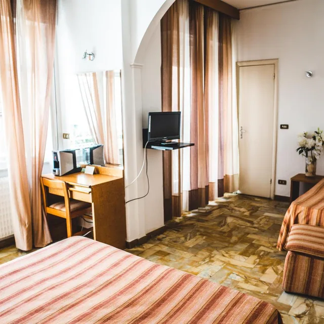 غرفة ثلاثية، Hotel West End 4/4