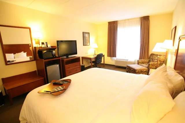 غرفة بسرير مزدوج، SouthShore Hotel on Lake Bemidji, Trademark Coll by Wyndham 1/4
