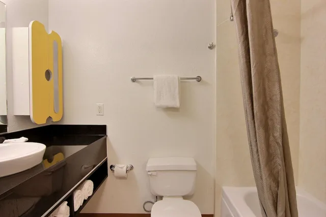 غرفة قياسية بسرير كوين لذوي الإعاقة، Studio 6 Extended Stay - Austin, TX - Midtown 7/10