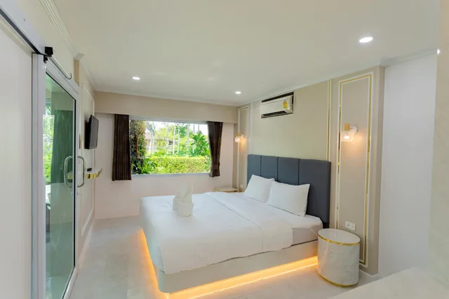 غرفة بسرير مزدوج بإطلالة على الحديقة، The Neenlawat Riverside 3/8