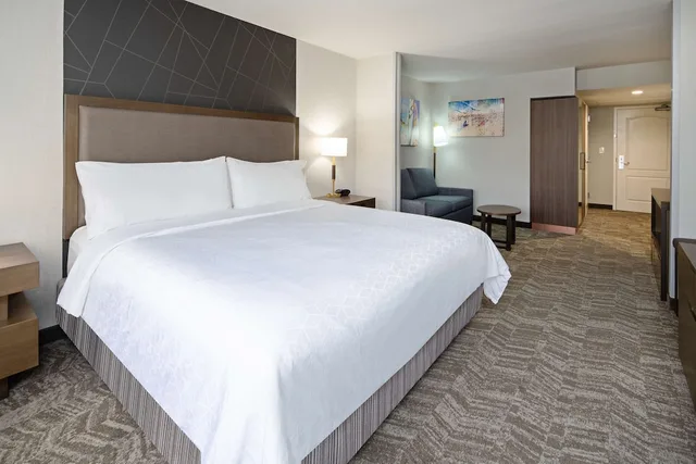 جناح بسرير كينج مع أريكة، Best Western Valencia/Six Flags Inn & Suites 1/5
