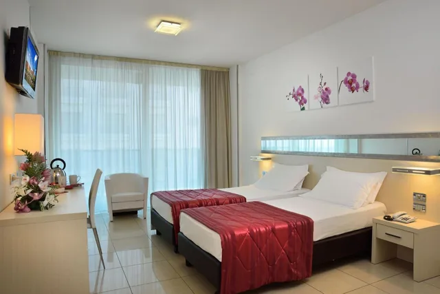 Classic, Twin Beds, Side Sea View, Balcony, MERCURE RIMINI ARTIS 8/10