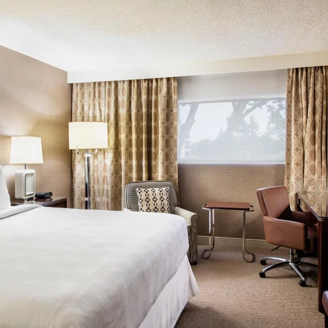 غرفة تقليدية بسرير كينج، Red Deer Resort & Casino 2/6