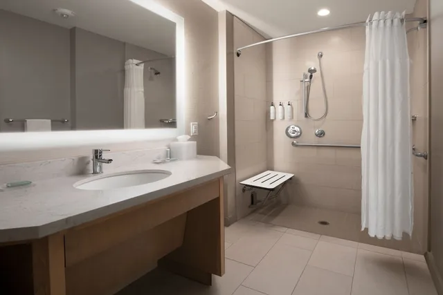 جناح بسريرين كوين مع سرير سحّاب إضافي لذوي الإعاقة، SpringHill Suites by Marriott Fort Worth Historic Stockyards 3/6