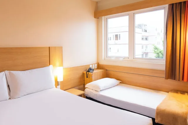 Standard, 1 Double and 1 Single Bed, Ibis Porto Alegre Moinhos De Vento 2/10