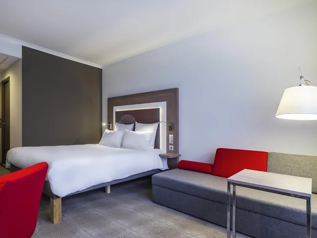 غرفة تنفيذية بسرير مزدوج بإطلالة على المدينة مع أريكة، NOVOTEL KATOWICE CENTRUM 2/2