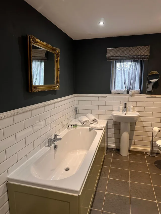 Deluxe, The Vicarage 7/8