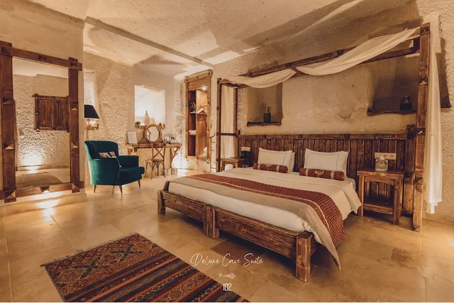 Cave, Deluxe, Suite, King Bed, Hot Tub، Nino Cave Suites 1/4