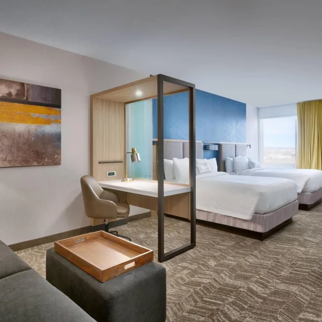 جناح بسريرين كوين مع سرير سحّاب إضافي مع أريكة لذوي الإعاقة، Springhill Suites Colorado Springs North/Air Force Academy 1/4