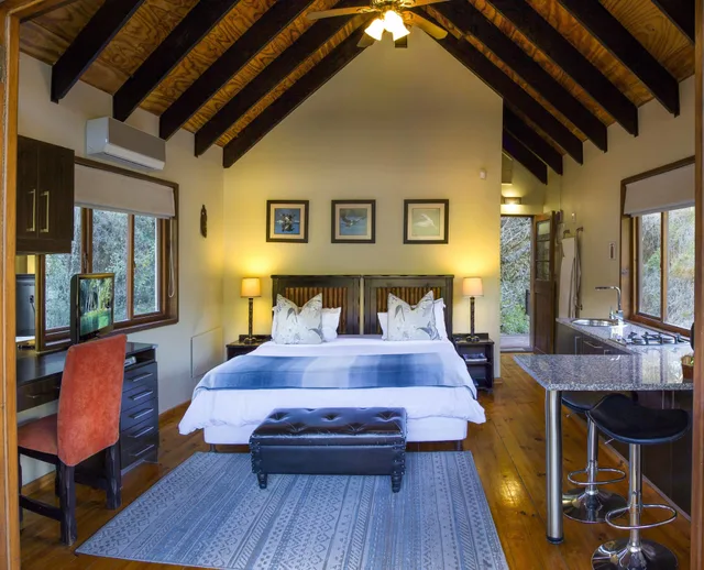 1 Bedroom, Cabin, King Bed, Valley View، Thunzi Bush Lodge 1/10