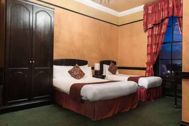 غرفة بسرير مزدوج، Russell Court 9/10