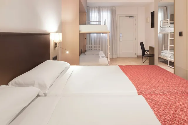 Family, Double and Twin Beds, Catalonia Hispalis 1/7