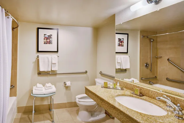 غرفة بسرير مزدوج بشرفة، DoubleTree by Hilton Hotel Berkeley Marina 3/3