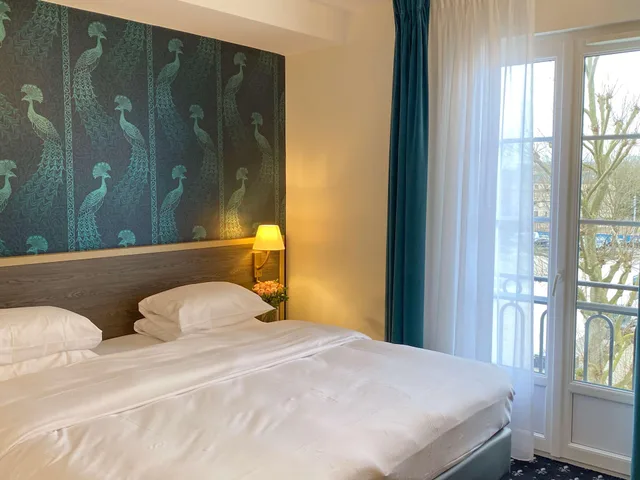 Family, 2 King Beds, Single Bed, Square View, Balcony، Best Western Royal Hotel Caen 1/7