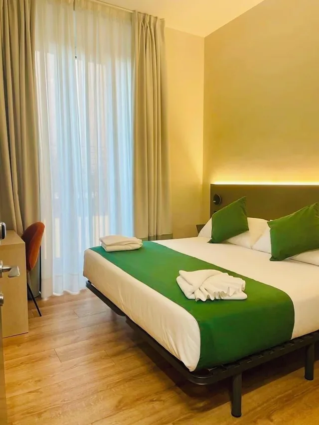 غرفة سوبيريور بسرير مزدوج، Hostal Anton Martin 1/3