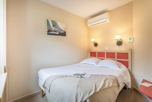 1 Bedroom, Renovated, Apartment, Double Bed, 2 Sofa, Balcony or Terrace, PIERRE & VACANCES RESIDENCE L'ANSE DE PRAMOUSQUIER 1/4