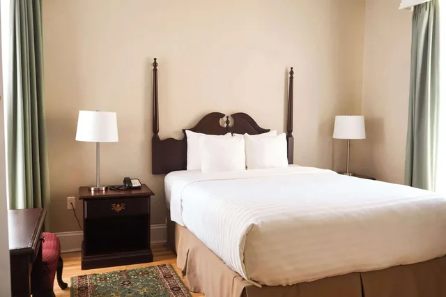 جناح جونيور بسرير كوين، Quality Inn & Suites Charlottetown Downtown 1/1
