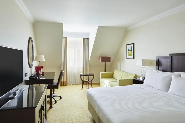 غرفة بريميوم بسرير كينج، Forest of Arden Hotel and Country Club 1/2