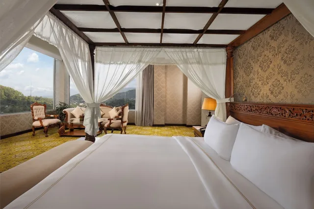 جناح رئاسي بسرير كينج، The Golden Crown Hotel 1/3