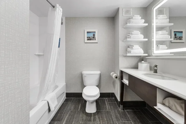 غرفة تنفيذية بسريرين كوين مع أريكة، Hampton Inn Salem 8/10