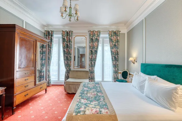Superior, Double Bed, Arc De Triomphe View, Balcony، Hotel Belfast 1/10