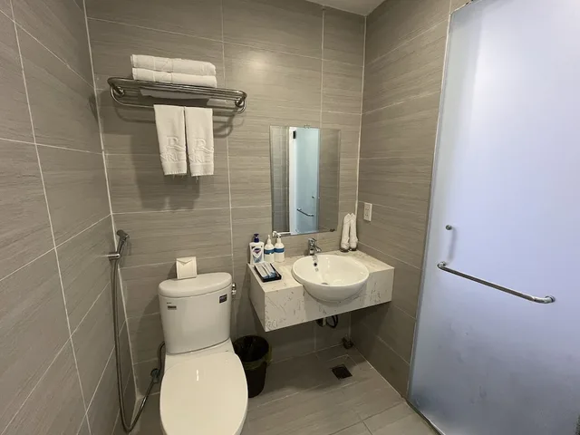 غرفة ديلوكس بسريرين منفصلين بإطلالة على البحر، Anrizon Hotel Nha Trang 9/10