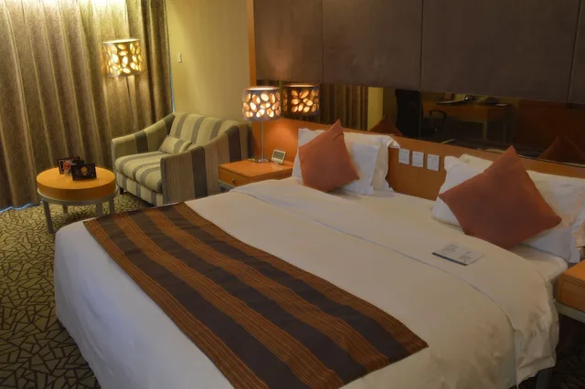 Deluxe, Queen Bed, Park Plaza Science Park 1/2