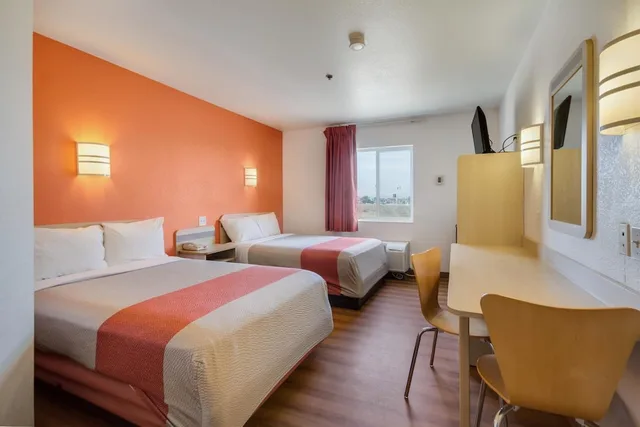 غرفة بسريرين مزدوجين للمدخنين، Howard Johnson by Wyndham Lemoore 4/6
