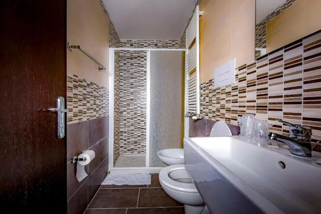 غرفة سوبيريور ثلاثية بسرير كوين وسرير فردي، Hotel Trieste 5/5