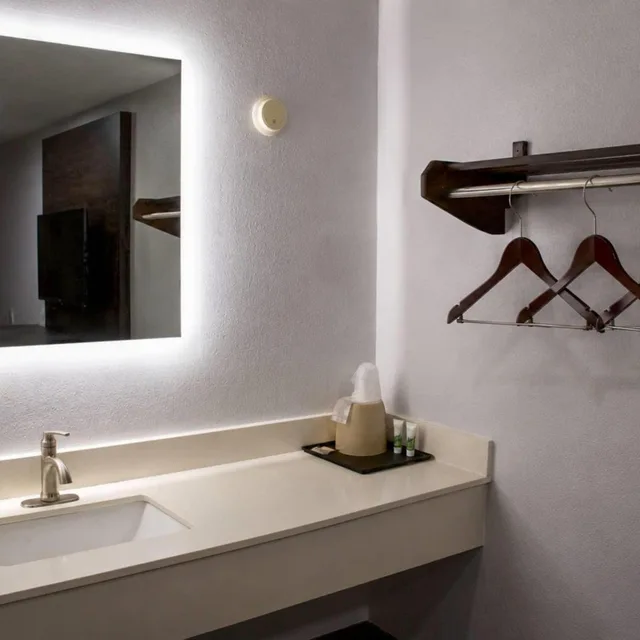 Room, King Bed, Exterior Entrance، Masters Inn Augusta 2/6