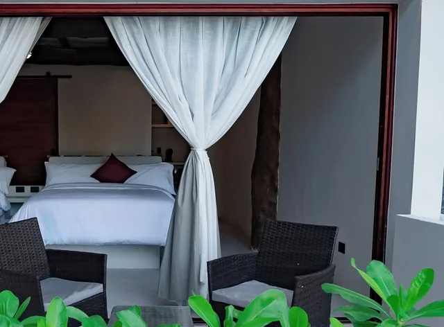 Deluxe, Suite, 2 Double Beds, Pool View, Beachfront Hotel Boutique DK 3/4