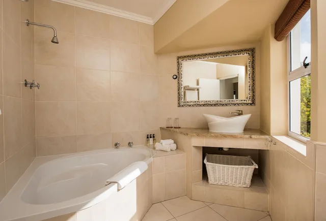غرفة بسرير كوين بإطلالة على الجبل، Whaleview Manor Guesthouse 3/3